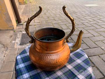 Antica teiera in rame