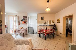CASA INDIPENDENTE CON DOPPIO APPARTAMENTO A DUE PA