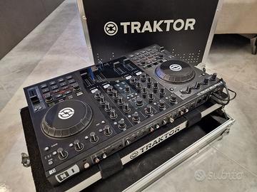 Consolle DJ Traktor control S4 MK1 con case