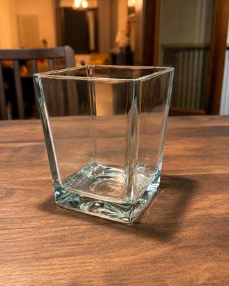 Vaso cubico in vetro trasparente