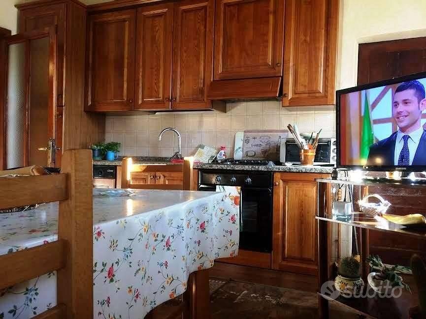 Rustico / Casale di 400 m² con più di 5 locali e p - Altro