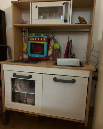 Cucina gioco IKEA in legno completa di accessori