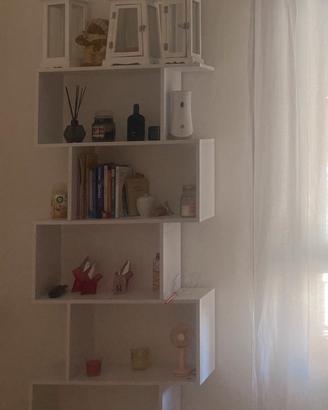 Libreria in legno bianca