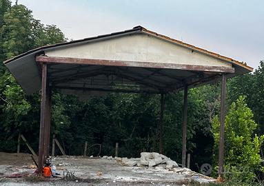 Struttura in ferro 40 mq con tettoia/copertura -