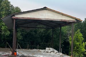Struttura in ferro 40 mq con tettoia/copertura -