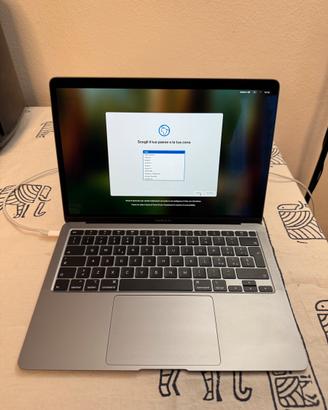 Macbook Air 13” 2020 in perfette condizioni