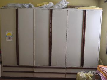 armadio bianco+ angoliera con sedia e specchio 