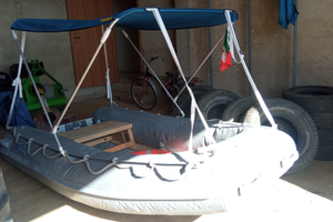 Gommone tender in vetroresina