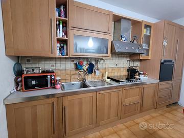 cucina completa  con elettrodomestici 