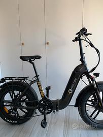 Bicicletta elettrica pieghevole