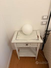 Coppia di Comodini in legno bianco decappato
