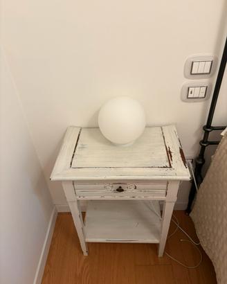 Coppia di Comodini in legno bianco decappato