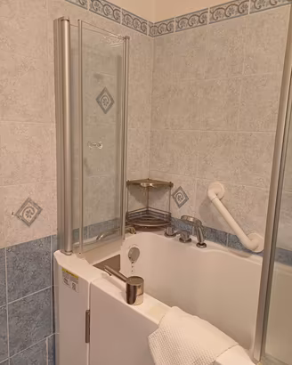 Vasca da bagno ideale per anziani e disabili 