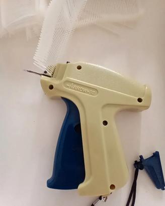 Etichettatrice con ago, pistola etichettatrice