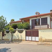 Zona residenziale- Villetta libera su quattro lati