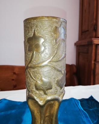 Vaso floreale art da trincea