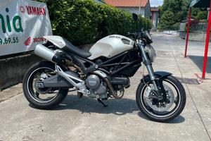 Ducati Monster 696