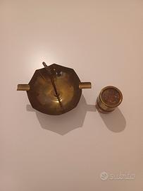 Posacenere e portafiammiferi con fiammiferi