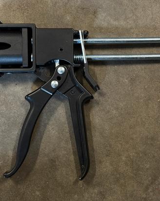 Pistola bicomponente per riparazione plastiche