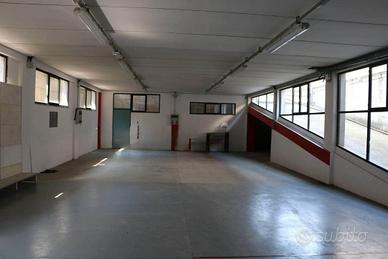 Locale commerciale/laboratorio ad Azzate (VA)