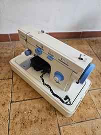 Macchina da cucire e tavolo