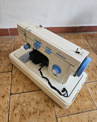 Macchina da cucire e tavolo