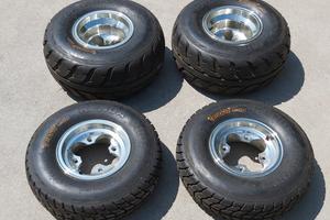 Cerchi in lega e gomme stradali per quad
