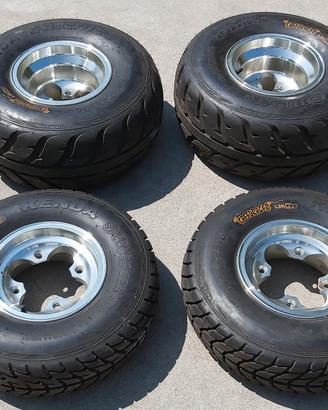 Cerchi in lega e gomme stradali per quad