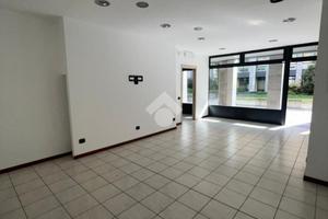 NEGOZIO A TRESCORE BALNEARIO