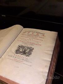 Libro antico tomo libro raro 1736 Virgilio opera