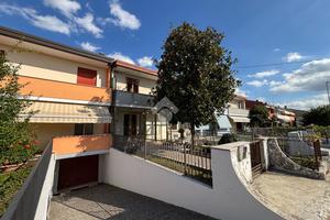 VILLA A SCHIERA A FONTANIVA