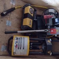 Crimpatrice aggraffatrice per tubi