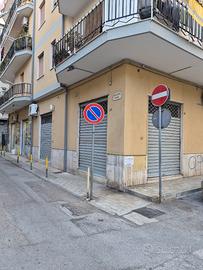 Locale con doppia vetrina