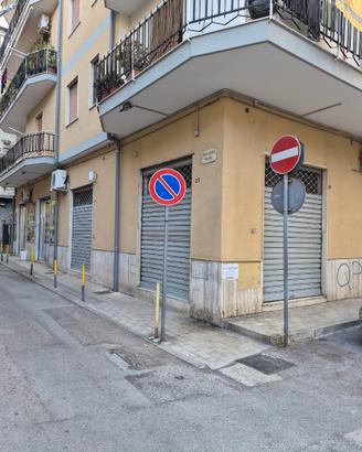 Locale con doppia vetrina