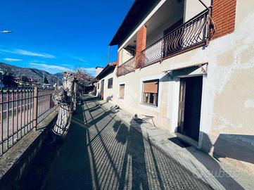 2 LOCALI A REVELLO