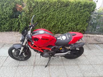 Ducati monster 696