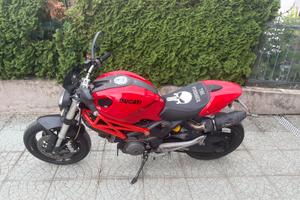 Ducati monster 696