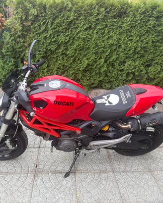 Ducati monster 696