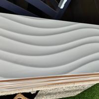 Piastrelle bianco lucido da interno.