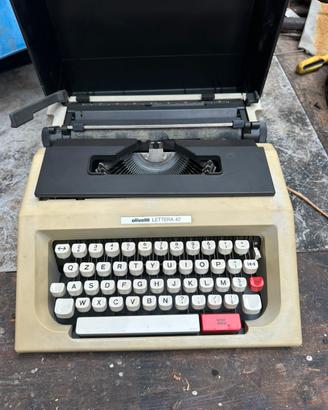Macchina da scrivere Olivetti Lettera 42