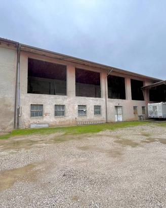 Rustico / Casale di 363 m² con 4 locali a Bedizzol