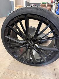 CERCHIO DA 22” CON PNEUMATICO PER AUDI RS6