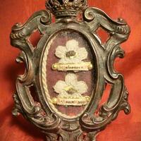 RELIQUIARIO OTTOCENTESCO con 2 RELIQUIE DI SANTI/E