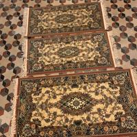 Tris tappeti persiani per camera da letto