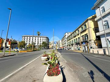 MONOLOCALE A NAPOLI