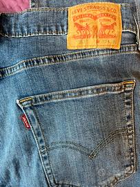 Levis 512