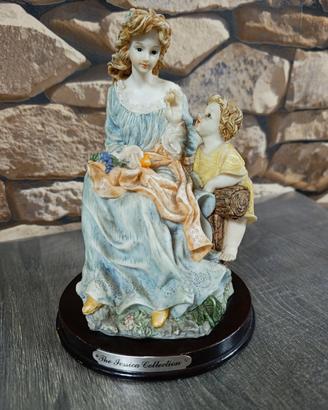 Statuetta in porcellana da collezione 
