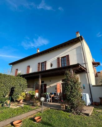 Casa - Parte di cascinale indip.te con giardino