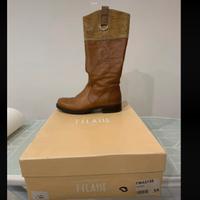 Stivali, prima classe,