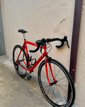Bici da corsa Pinarello Paris componenti Shimano